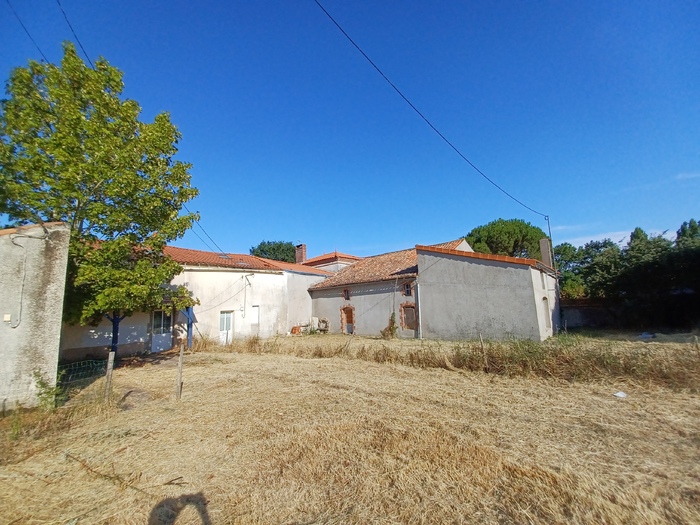 Ensemble immobilier à rénover à vendre - Bressuire Maison|Maison