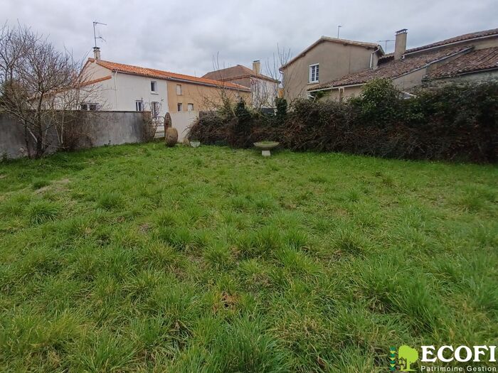 Terrain constructible à vendre - Bressuire Terrain/Étang|Terrain/Étang