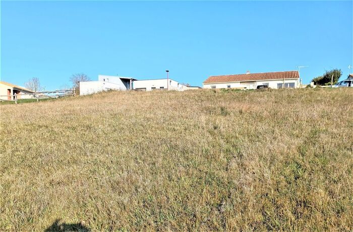 Terrain constructible viabilisé à vendre - Bressuire |