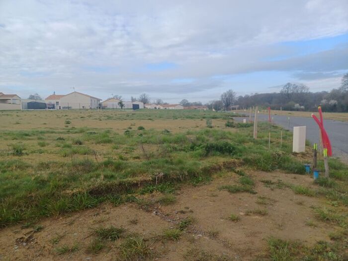 Parcelles à bâtir à vendre - Cerizay, Moncoutant sur Sèvre / La Chapelle Saint Laurent Terrain/Étang|Terrain/Étang