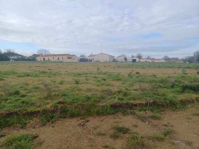 Parcelles à bâtir à vendre - Cerizay, Moncoutant sur Sèvre / La Chapelle Saint Laurent Terrain/Étang|Terrain/Étang