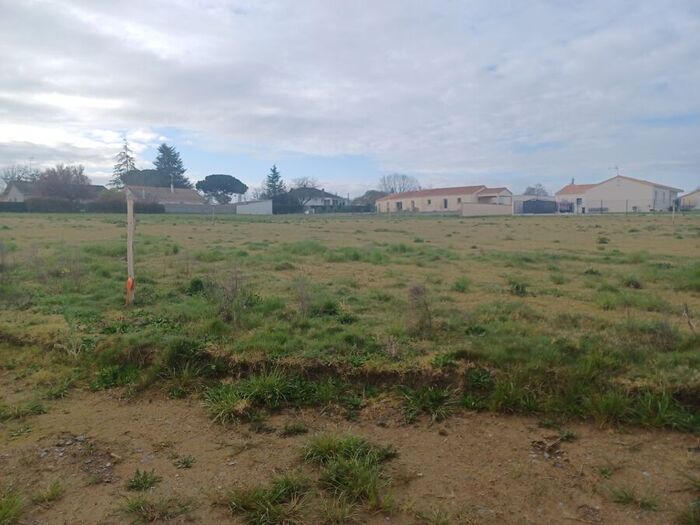Parcelles à bâtir à vendre - Cerizay, Moncoutant sur Sèvre / La Chapelle Saint Laurent Terrain/Étang|Terrain/Étang
