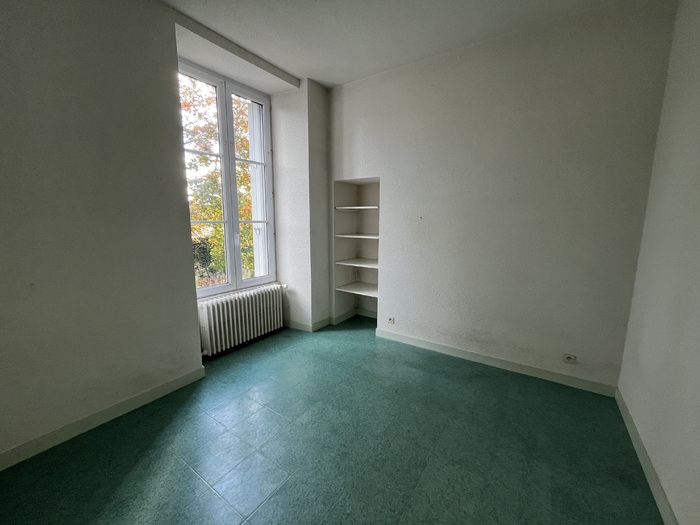 Ensemble immobilier à rénover à vendre - Bressuire |