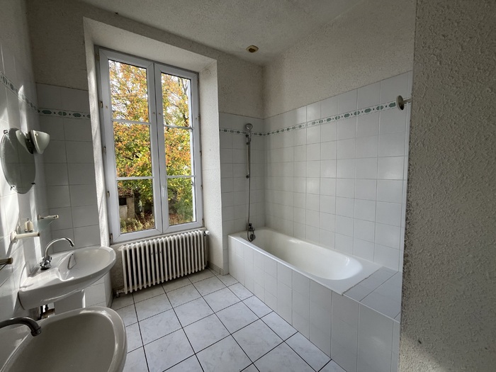 Ensemble immobilier à rénover à vendre - Bressuire |