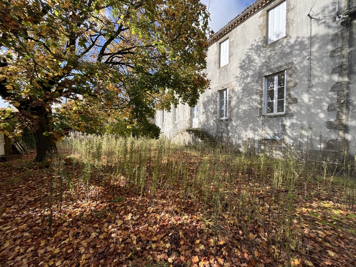 Ensemble immobilier à rénover à vendre - Bressuire |