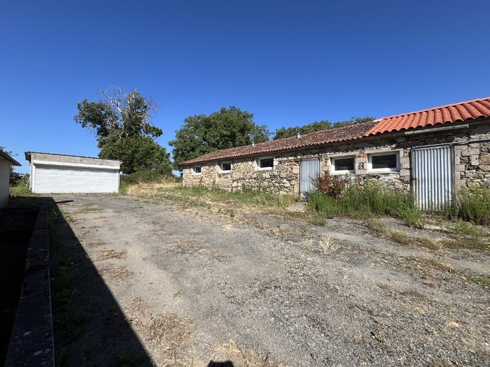 Ensemble immobilier à vendre - Moncoutant sur Sèvre / La Chapelle Saint Laurent |