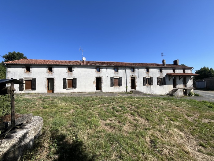 Ensemble immobilier à vendre - Moncoutant sur Sèvre / La Chapelle Saint Laurent Longère/Grange/Propriété|Longère/Grange/Propriété