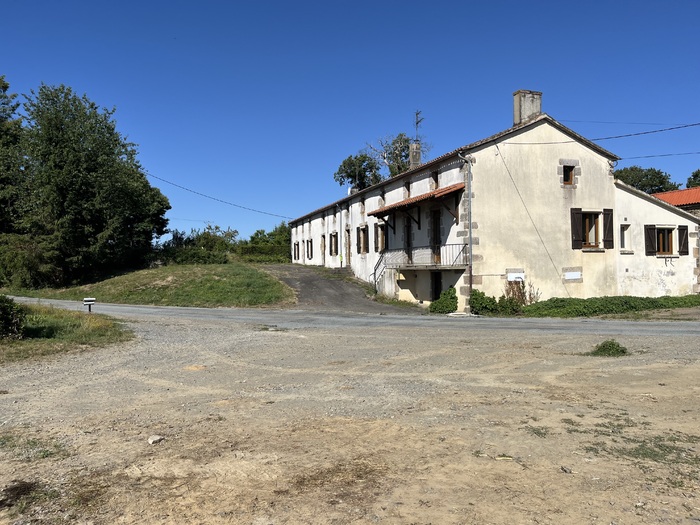 Ensemble immobilier à vendre - Moncoutant sur Sèvre / La Chapelle Saint Laurent |