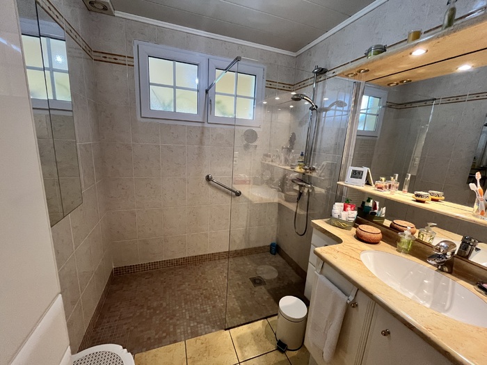 Pavillon sur sous-sol à vendre - Nueil les Aubiers |