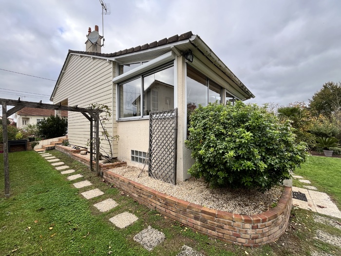 Pavillon sur sous-sol à vendre - Nueil les Aubiers |