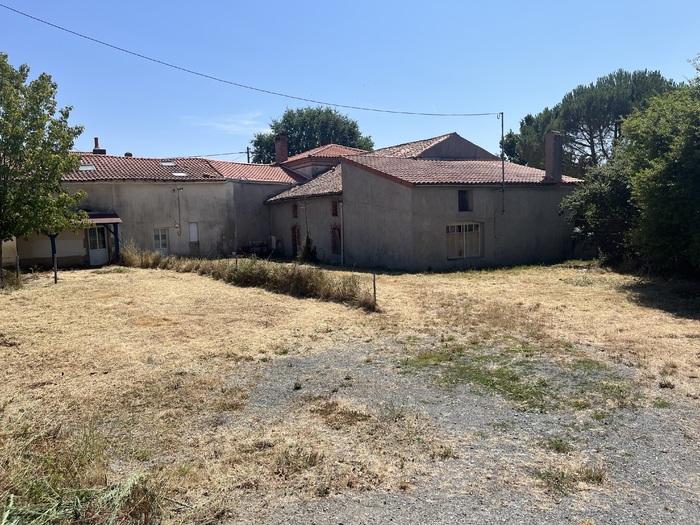 Ensemble immobilier à rénover à vendre - Bressuire Maison|Maison