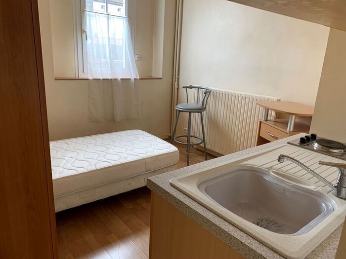 Studio meublé à louer - Cerizay, Cerizay Centre-ville |