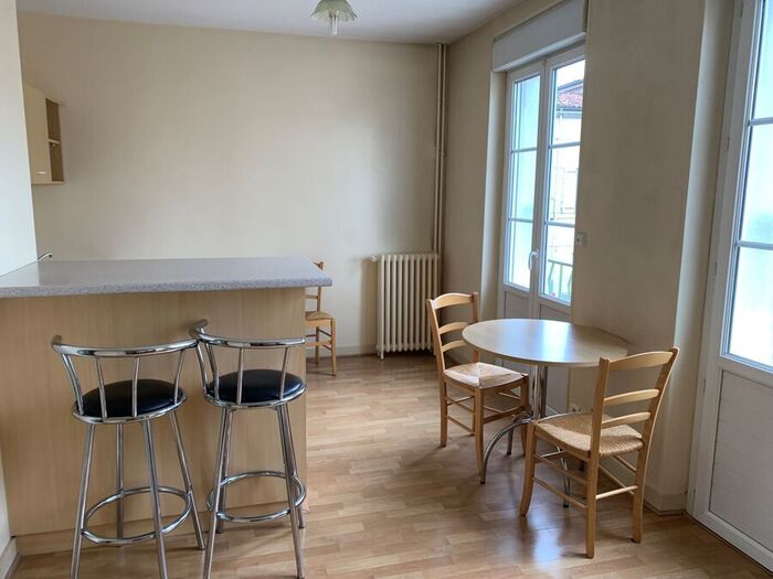 Appartement T2 meublé à louer - Cerizay, Cerizay Centre-ville |