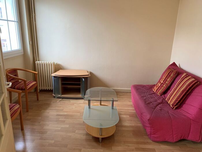 Appartement T2 meublé à louer - Cerizay, Cerizay Centre-ville |