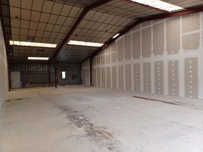 Ensemble de cellules à louer - Bressuire |