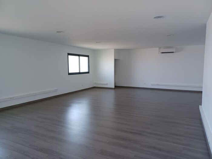 Ensemble professionnel à louer - Bressuire |