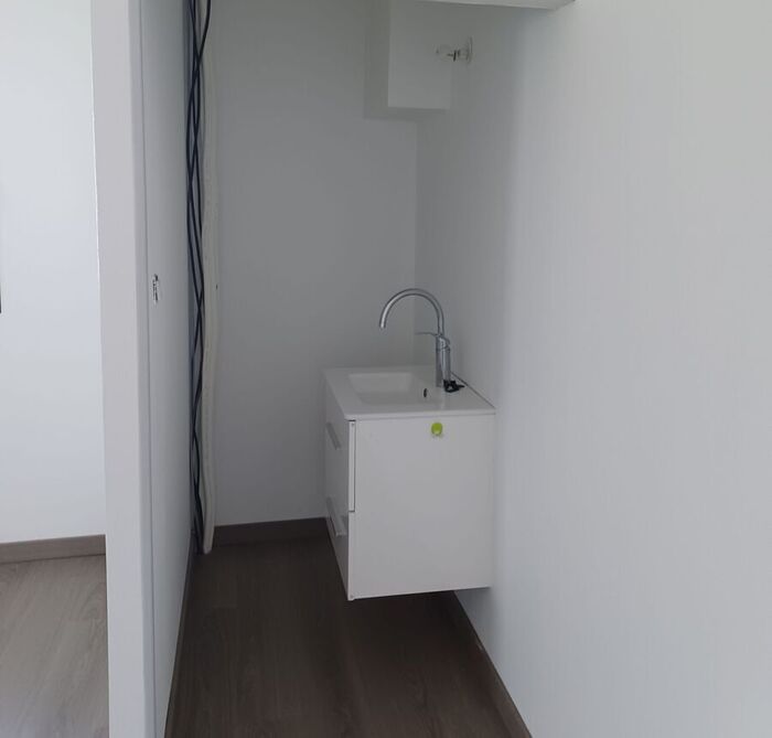 Ensemble professionnel à louer - Bressuire |