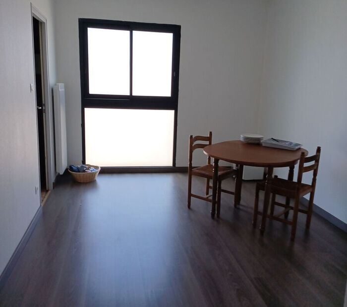 Ensemble professionnel à louer - Bressuire |